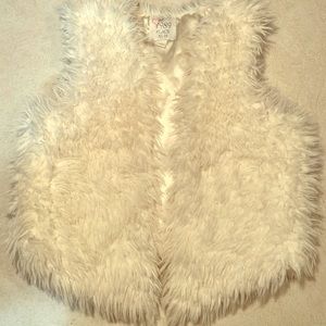 Girls Children’s place fuzzy vest